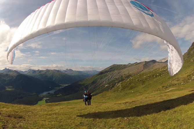 Davos Absolutely Free Flying Paragliding Tandem Flight 1000 Meters High - Descent With Spins and Turns