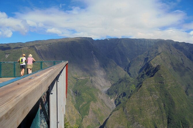 Day Tour of the Mountains to the Volcano + Breakfast - Operated by Run Excursion