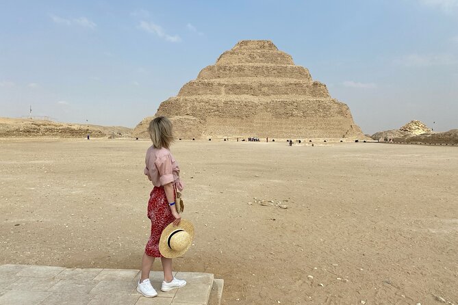 Day Trip to Pyramids, Sakkara, Dahshur and Memphis W/Lunch - Enjoying a Local Lunch