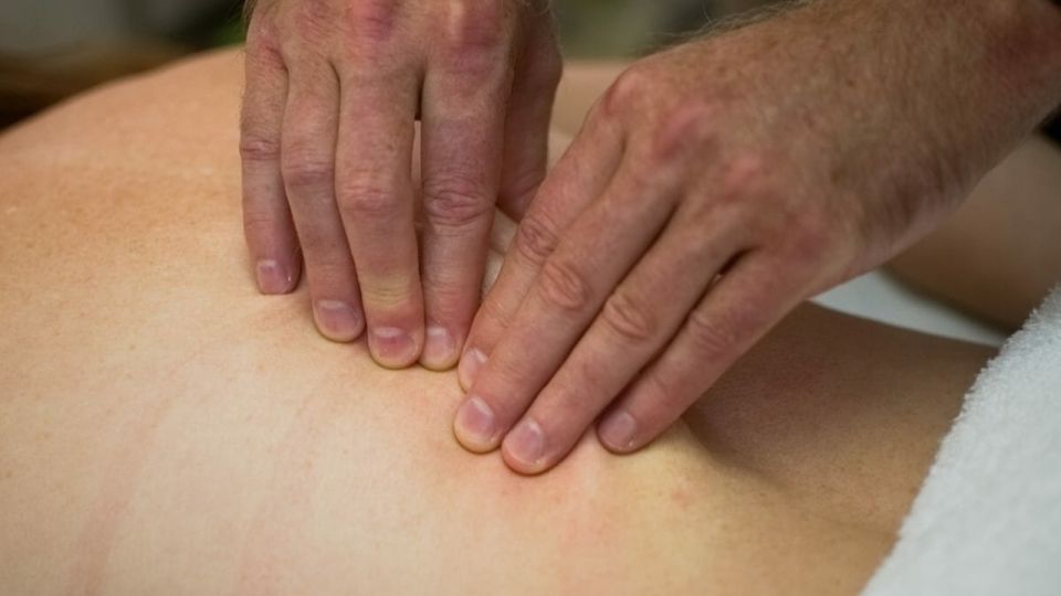 DEEP TISSUE MASSAGE - Experience Features