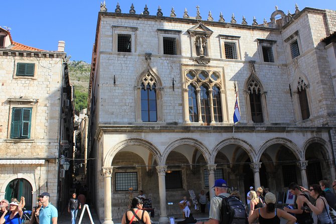 Dubrovnik Old Town Walking Tour - Role of the Local Guide