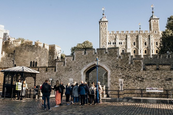 Early Access Tower of London Tour With Opening Ceremony & Cruise - Exploring the Tower Walls