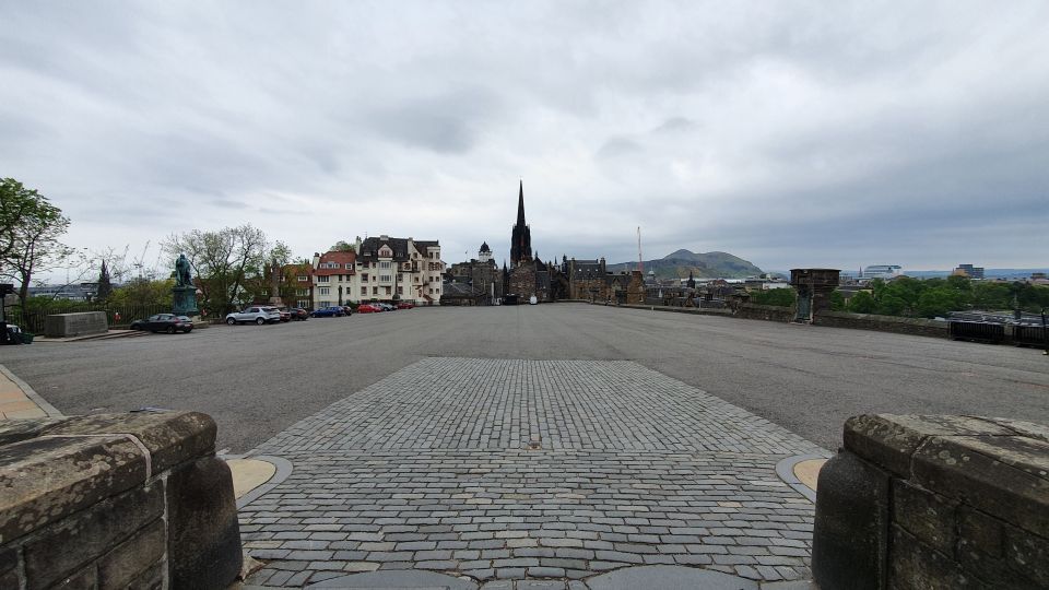 Edinburgh Castle: Highlights Tour With Tickets, Map & Guide - Breathtaking Castle Ramparts Views