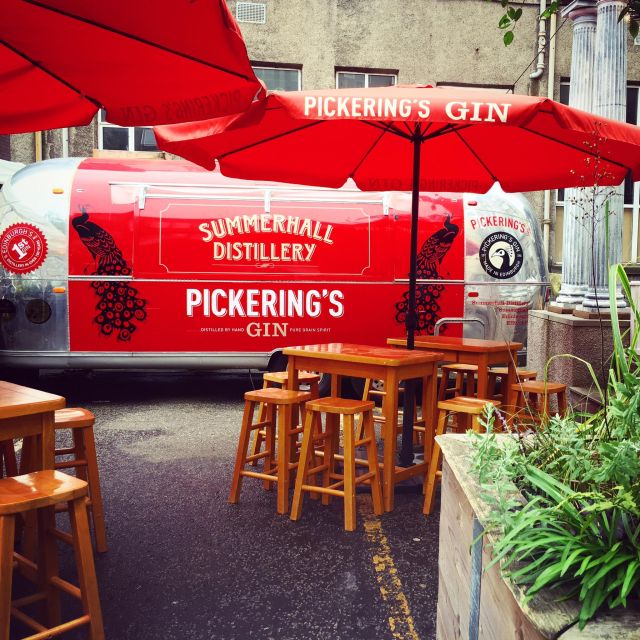 Edinburgh: Pickerings Gin Jolly Distillery Tasting Tour - Personalizing a Miniature Gin Bottle