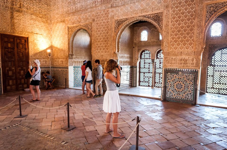 Fast-Track Alhambra & Nasrid Palaces Guided Tour - Tour Duration and Languages