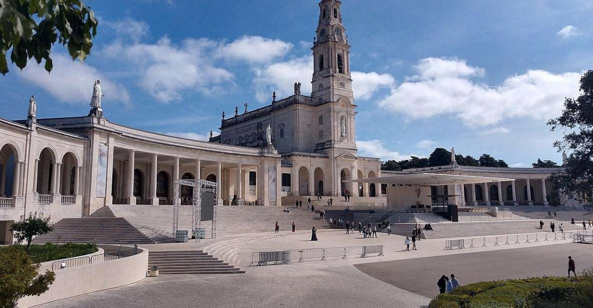 Fatima Sanctuary & Beyond: Full-Day Tour - Fatima Town