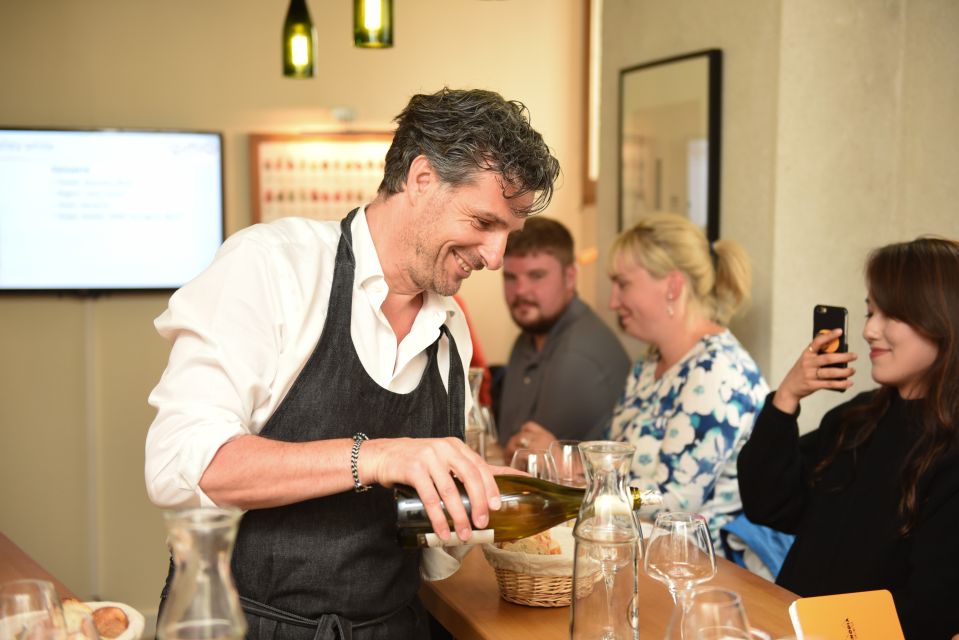 French Wine Tasting Class With a Sommelier - Accompanying Baguette Samples