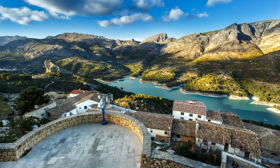 From Alicante: Guadalest and Altea Day Trip - Free Time in Guadalest