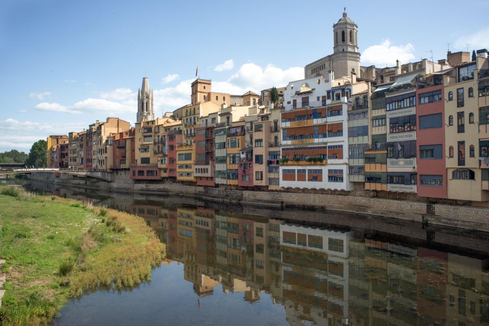 From Barcelona: Dalí and Medieval Girona Private Day Trip - Discovering Medieval Girona