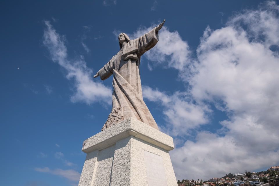 From Funchal: Garajau Tuk-Tuk Tour With Christ King Statue - Visiting the Cristo Rei Statue