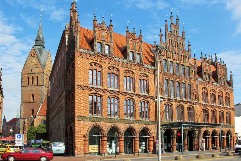 From Hamburg: Private Guided Day Trip to Hanover - New Town Hall