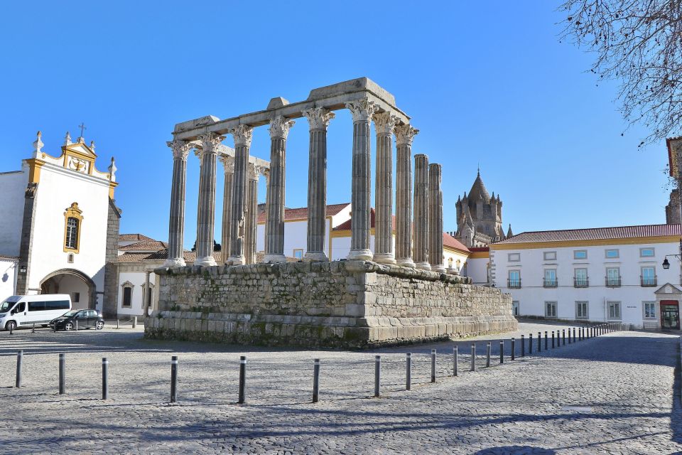 From Lisbon: Évora Private Historic Discovery Tour - Cathedral of Évora