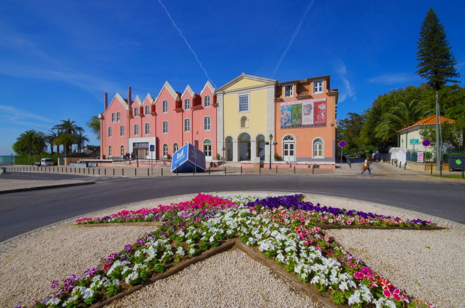 From Lisbon: Sintra, Cascais and Estoril Tour - Cascais Seaside Stroll