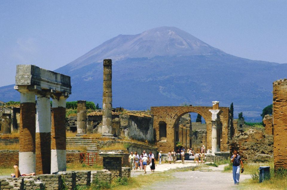 From Naples: Private Tour Vesuvius, Herculaneum and Pompeii - Break and Lunch