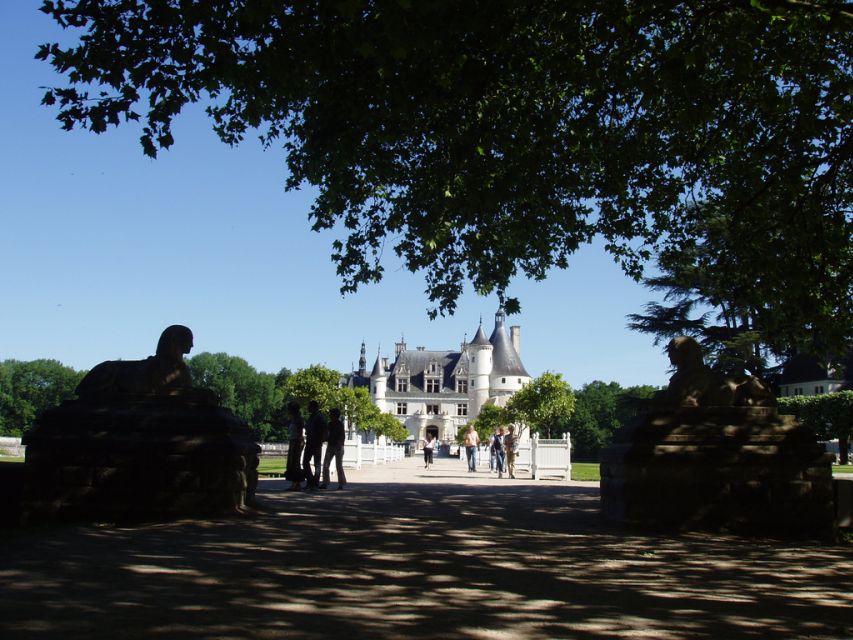 From Paris: Loire Valley Castles Full-Day Tour With Lunch - Amboise: Royal Residence