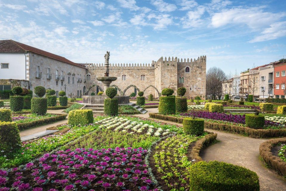 From Porto: 1-day MINHO / Guimarães - Braga Tour - Highlights