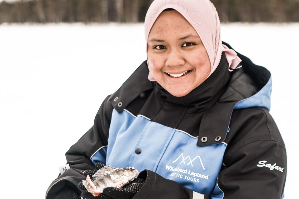 From Rovaniemi: Snowshoeing and Ice Fishing Tour - Building a Campfire