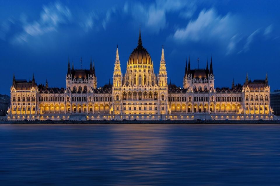 Full-Day Private Trip From Vienna to Budapest - Group Sizes