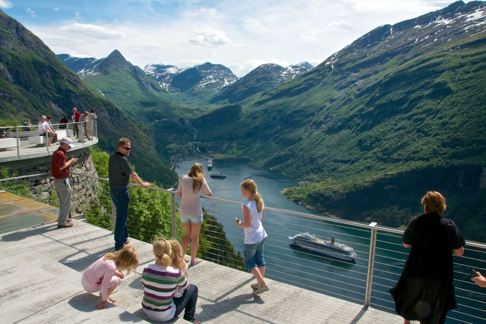 Geiranger: Dalsnibba, Flydalsjuvet, Eagle Bend & Fjords Tour - Flydalsjuvet Viewpoint