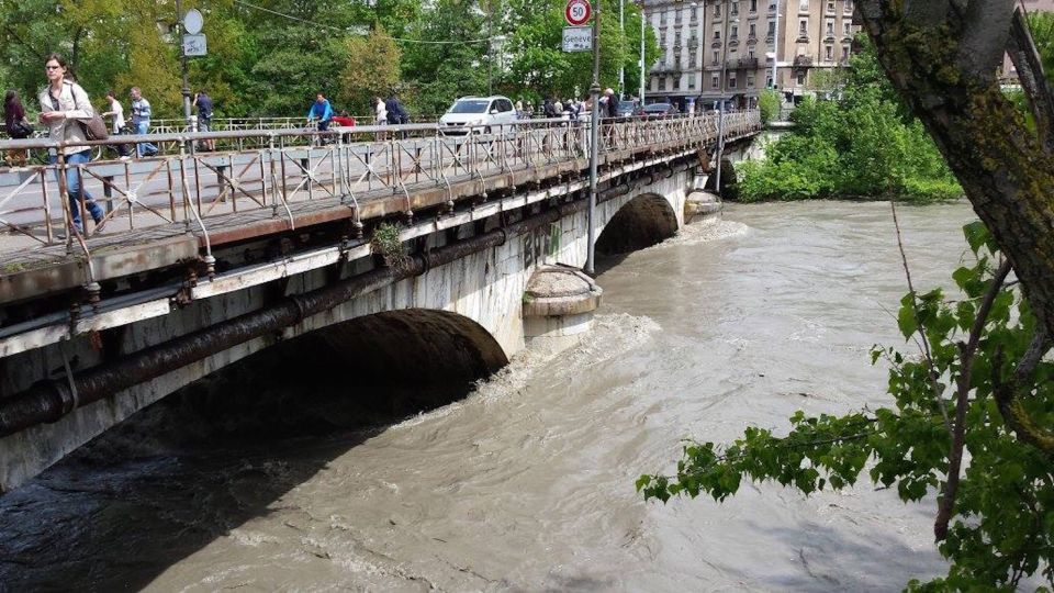 Genevas Little Italy: A Self-Guided Audio Tour in Carouge - Travel Options