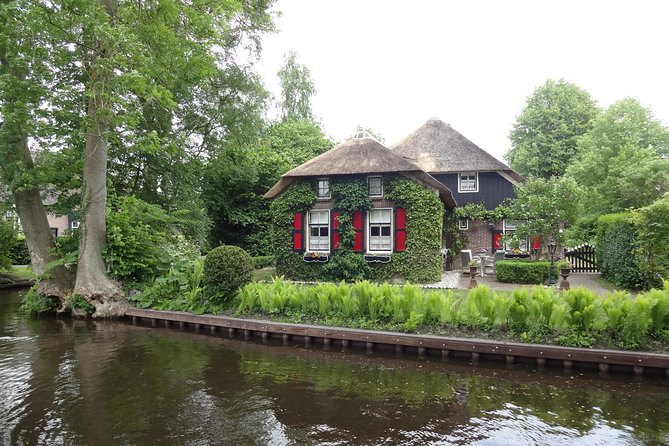 Giethoorn and Zaanse Schans Trip From Amsterdam With Small Boat - Giethoorn: The Venice of the Netherlands