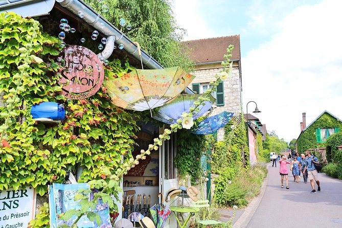 Giverny and Monets Garden Half-Day Trip From Paris - Explore Monets House