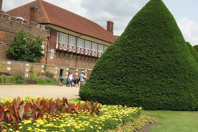 Hampton Court Palace 3hr Tour: Henry VIIIS & William IIIS Intriguing Palaces - Weather and Transportation Information