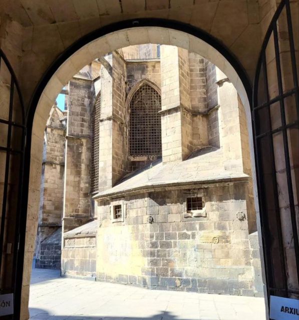 Jewish Quarter Barcelona: The Complete Gothic Tour - Exclusive Access to Significant Sites