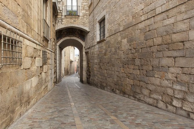 Jewish Quarter of Barcelona Private Tour With Hotel Pick-Up - Visiting Ancient Synagogue