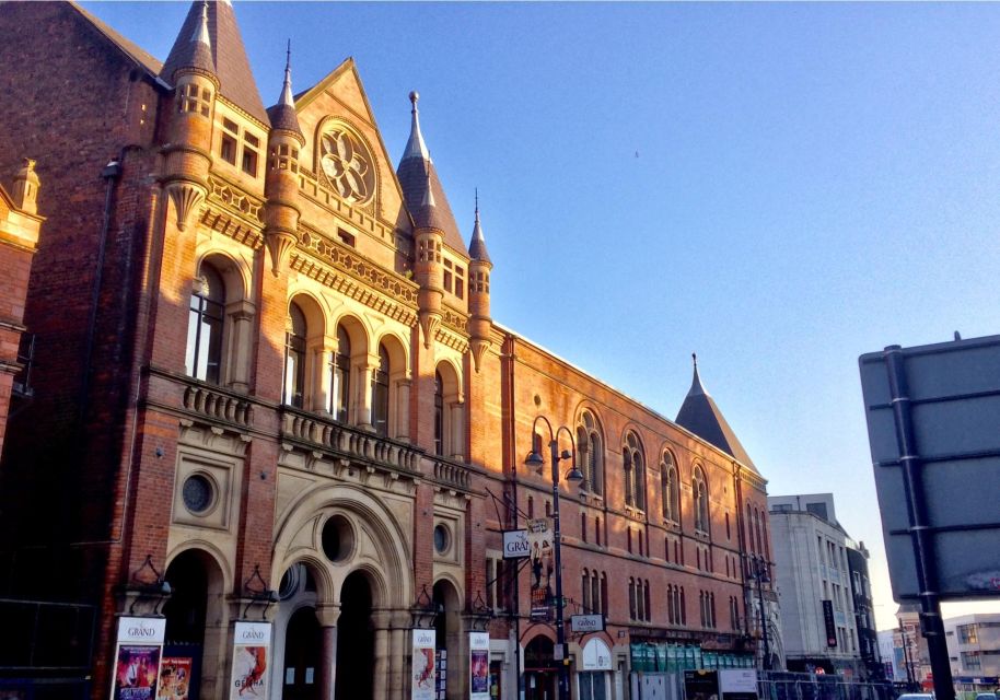 Leeds Scavenger Hunt and Sights Self-Guided Tour - Navigating the Tour