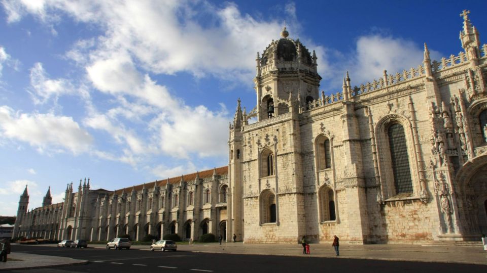 Lisbon: Belém, Jerónimos & São Jorge E-Tickets With 4 Audios - Exploring St. George Castle