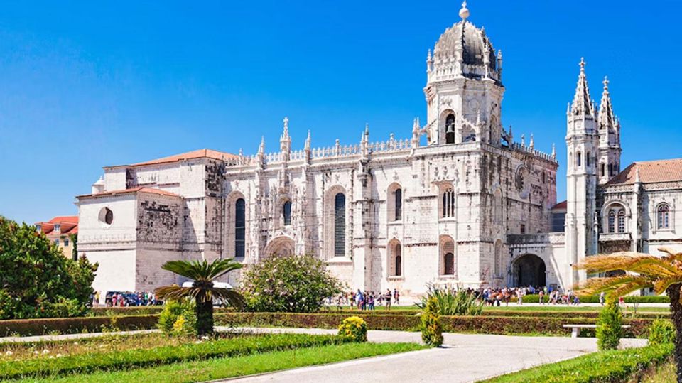 Lisbon City Tour: Full-Day - Crossing 25 De Abril Bridge