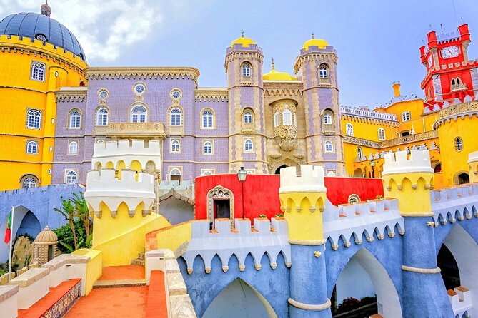 Lisbon: Pena Palace & Garden, Sintra, CaboRoca & Cascais Day Tour - Tour Group Size