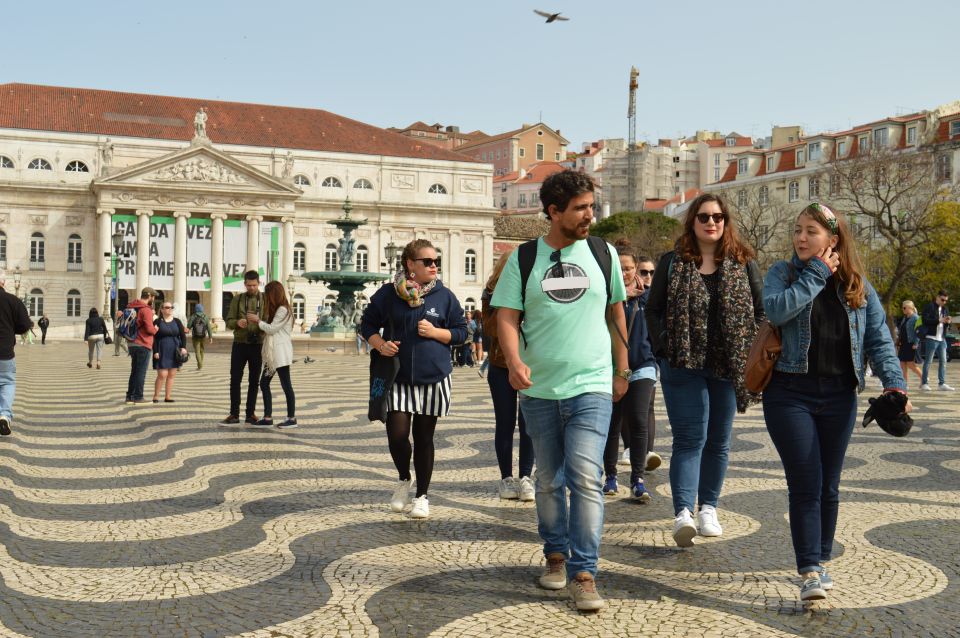 Lisbon: Starter Walking Tour to the Highlights in English - Admiring Architectural Highlights