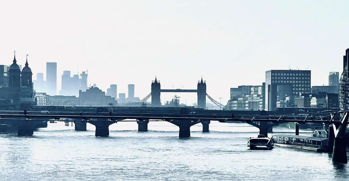 London : Photography Tour With a Professional Photographer - Discovering the East End