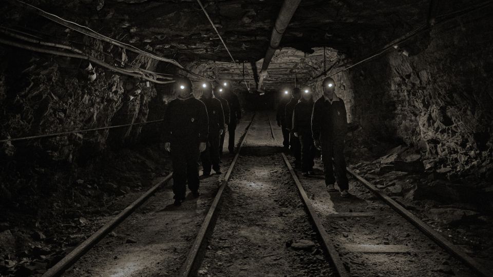 Longyearbyen: Historic Coal Mine Tour at Gruve 3 - History of Mine No. 3