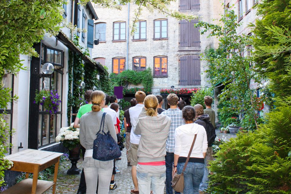 Lübeck: An Entertaining Tour Through Hidden Courtyards - Meeting Point