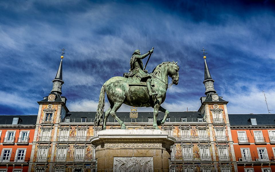 Madrid Private Tour: Royal Palace & Old Quarter - Admiring Architectural Highlights