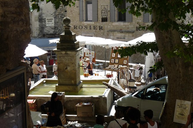 Market & Perched Villages of the Luberon Day Trip From Marseille - Open-air Markets in Lourmarin and Roussillon