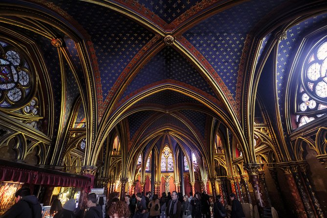 Medieval Quarter Tour With Sainte-Chapelle & Notre-Dame - Tour Duration and Group Size