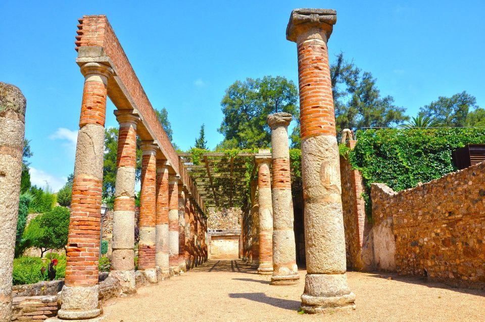 Mérida - Private Historic Walking Tour - Roman Theatre and Amphitheatre