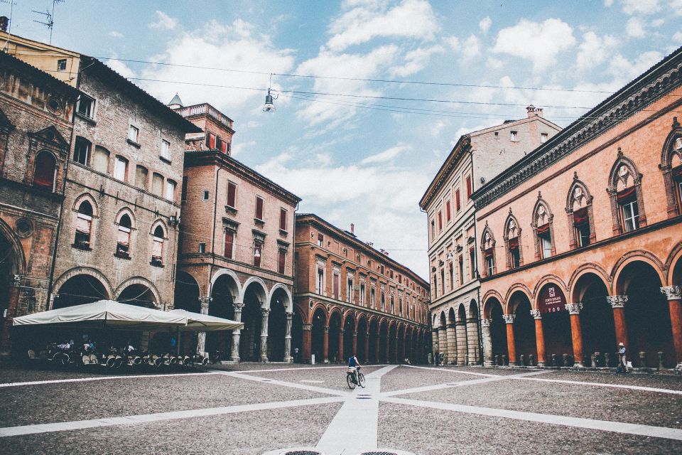 Milan: Private Day Trip to Bologna With Sightseeing Tour - Visiting Bolognas Highlights