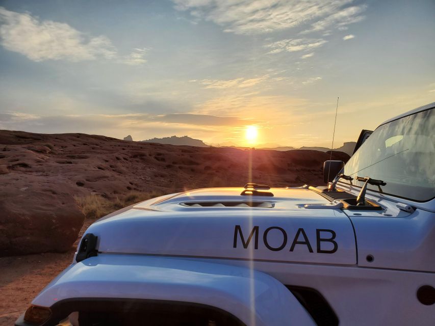 Morning Canyonlands Island in the Sky 4x4 Tour - Colorado River Viewpoints