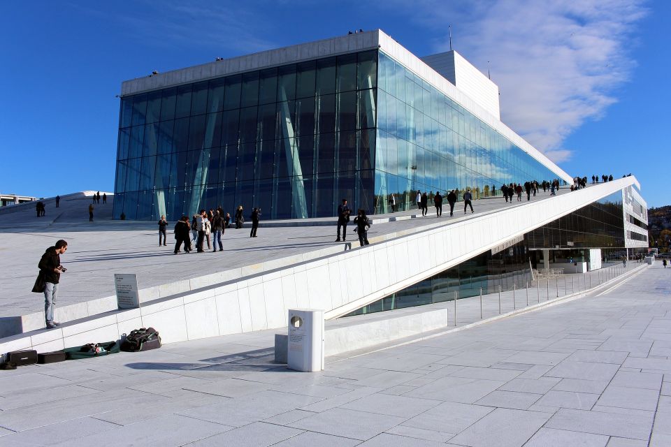 Oslo: Express Walk With a Local in 60 Minutes - Small Group Experience