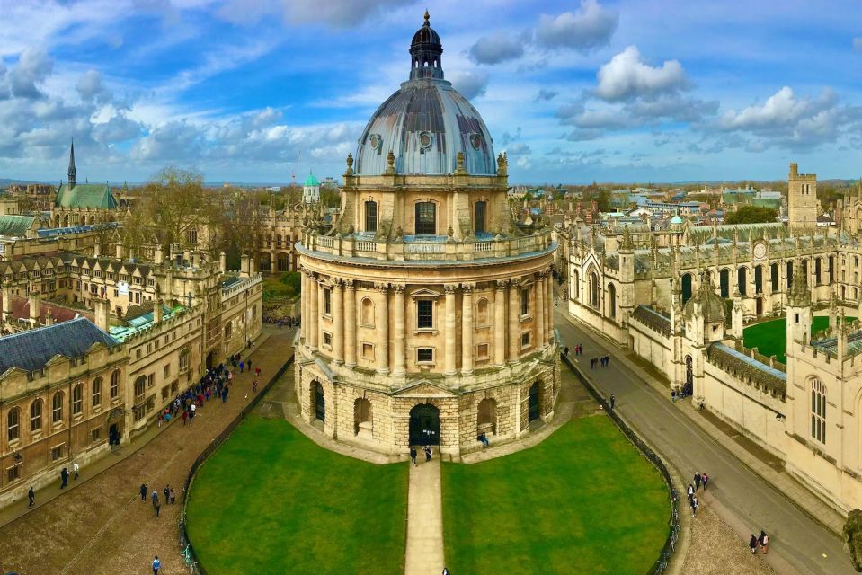 Oxford: Fun Puzzle Treasure Hunt to a Pub! + Team Racing! - Thrilling Treasure Hunt Challenges