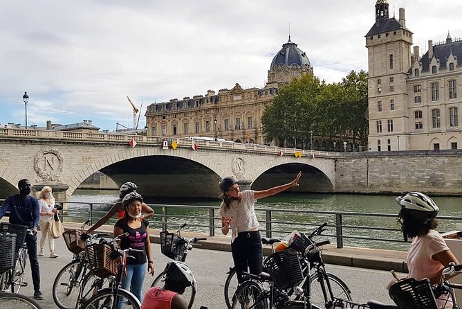 Paris Along the Seine - Bike Tour - Tour Duration and Group Size