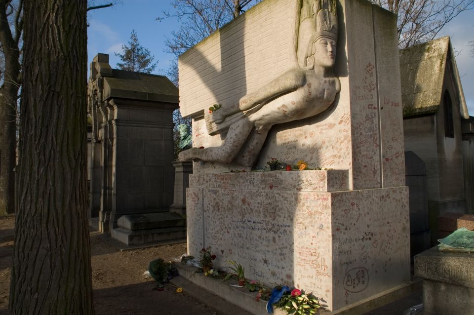 Paris: Famous Graves of Père Lachaise Small Group Tour - Edith Piafs Iconic Grave