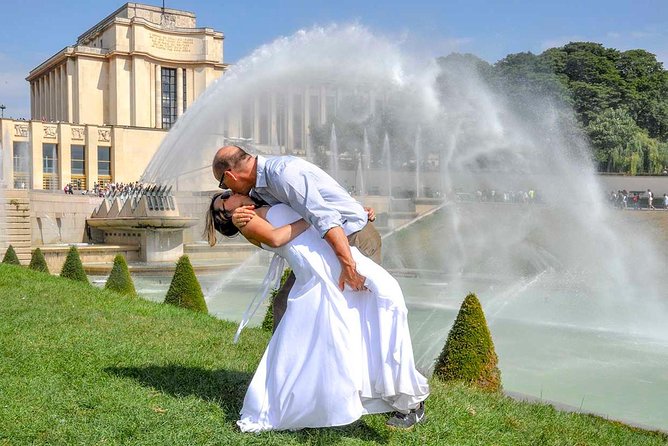 Paris Renew Your Wedding Vows Experience With Professional Photographer - Meeting and Pickup