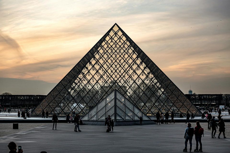 Paris: Sacré-Cœur + Louvre Pyramid Digital Audio Guides - Audio Guide Features