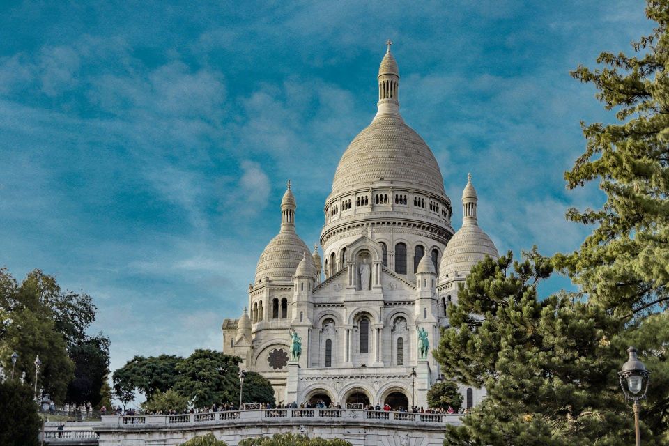 Paris: Sacré-Cœur of Montmartre Digital Audio Guide - Discovering Montmartres Storied Past